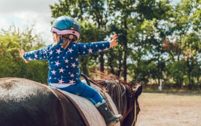 Les enfants s’initient au poney